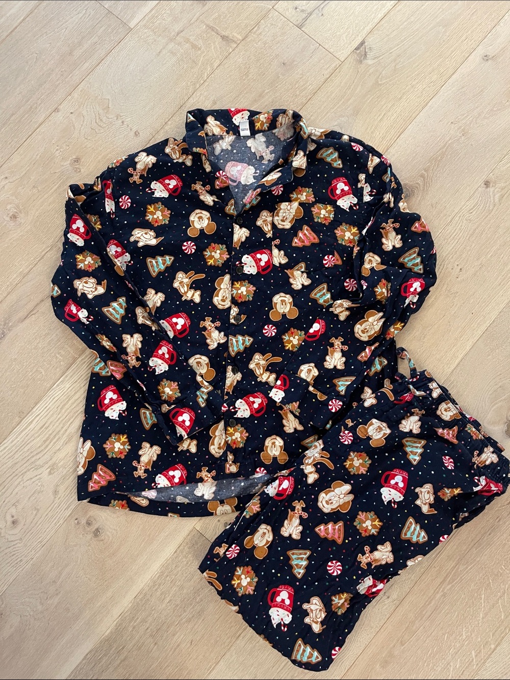 Old Navy Mickey and Friends Holiday Cookie Print Men’s Pajama Set XXL